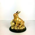 Кролик, золотой, на подставке 12 см х 10 см